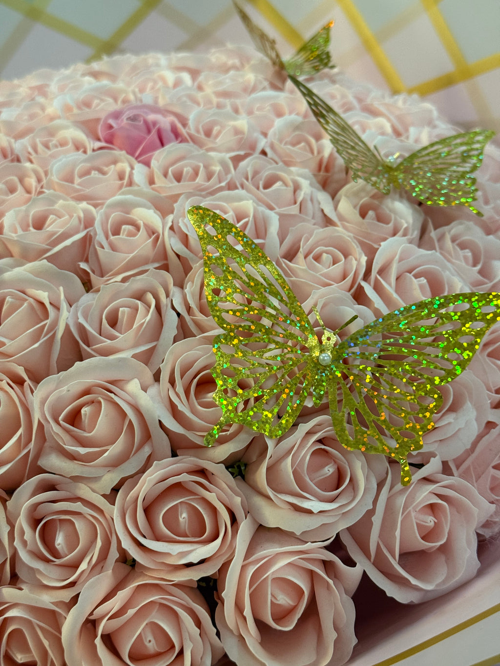 Buchet 101 Trandafiri Sapun Roz - Accesorizat