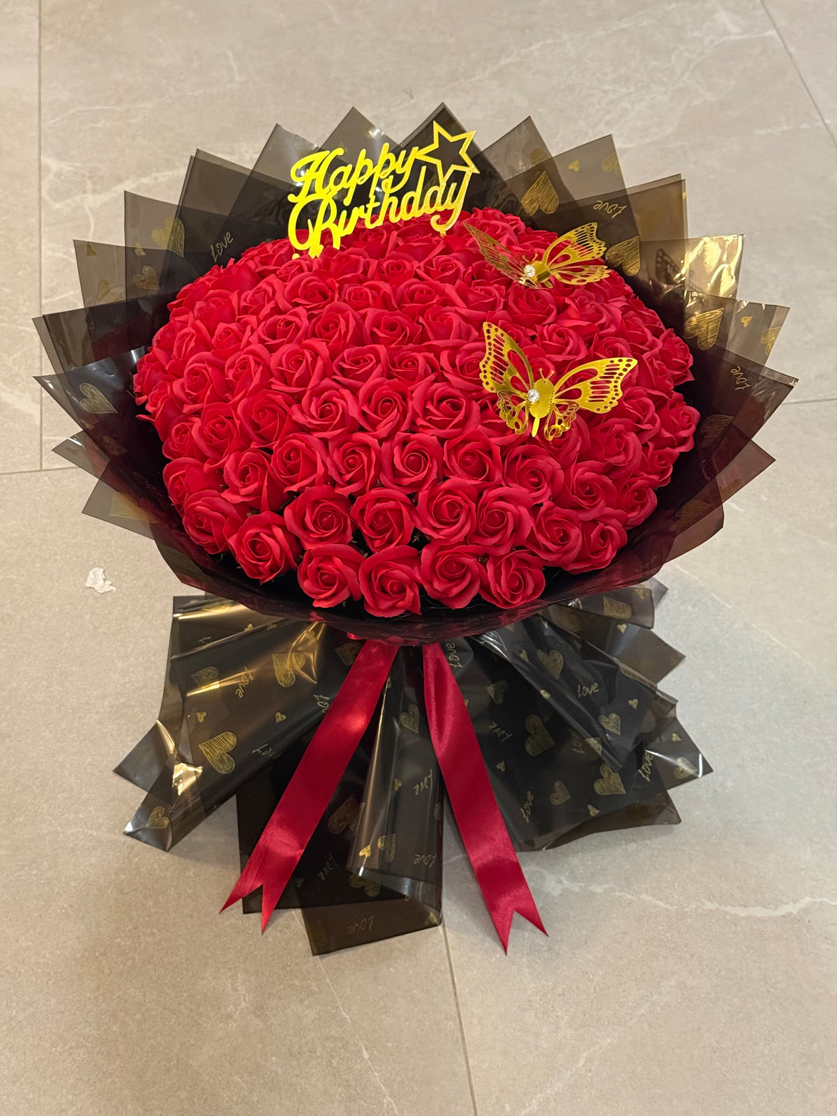 Buchet 101 Trandafiri Sapun Rosii -  Accesorizat