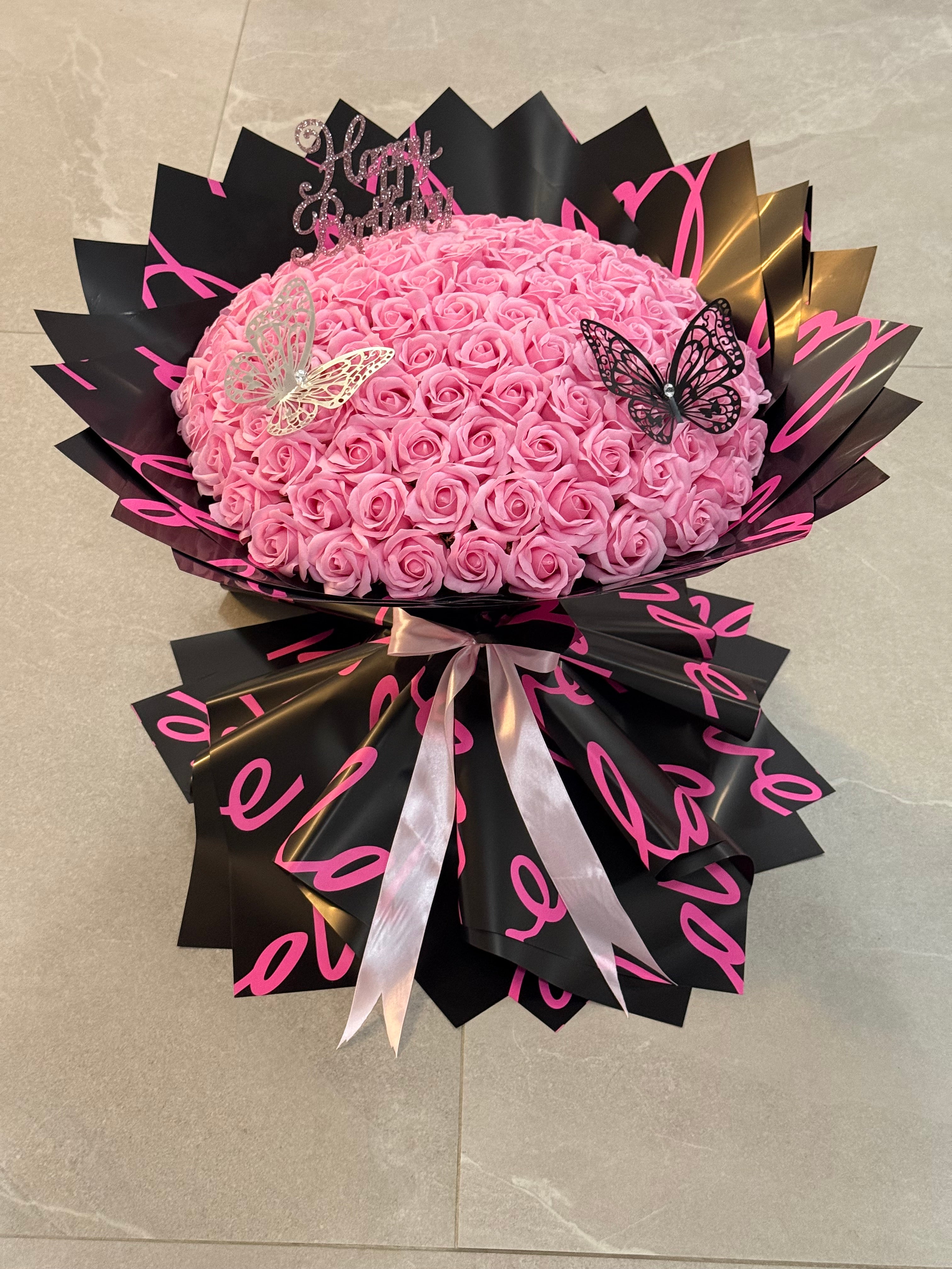 Buchet 101 Trandafiri Sapun Roz - Accesorizat